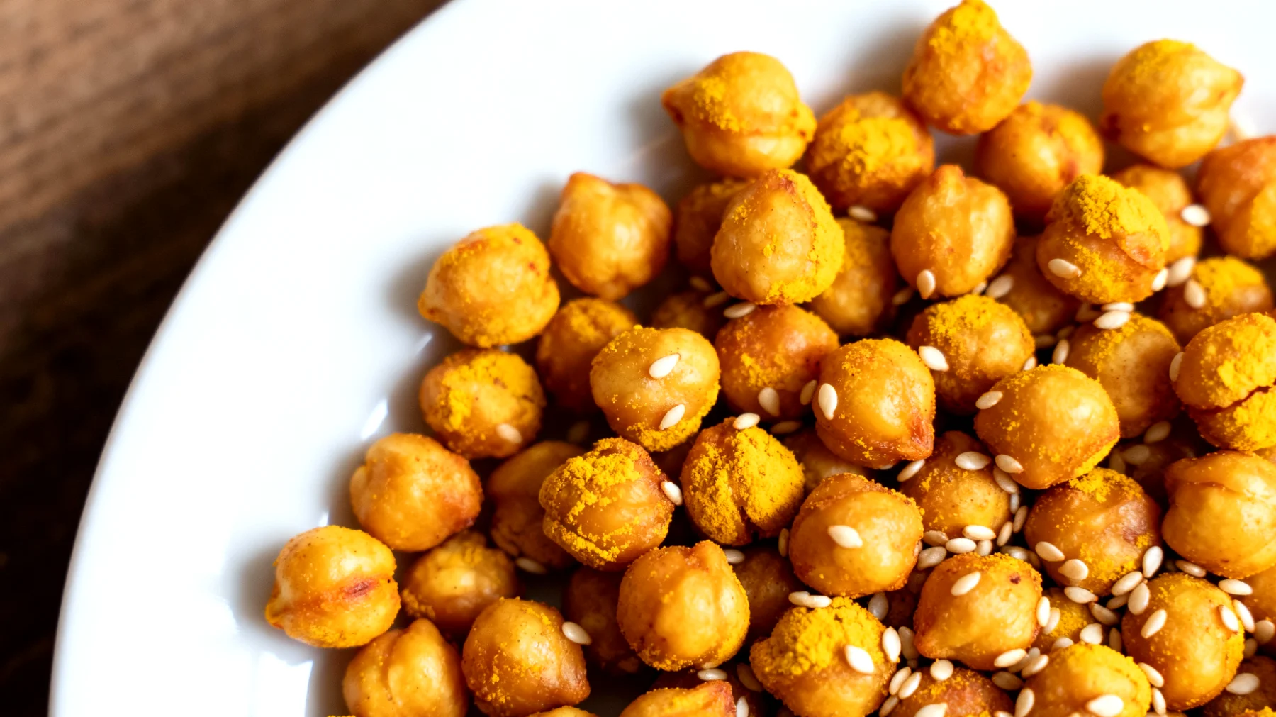Geröstete Kichererbsen mit Kurkuma und Sesam"